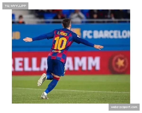 瞬间:巴萨年轻后卫抢断后长途奔袭60米助攻,完成“一条龙”式转换 瞬间:巴萨年轻后卫抢断后长途奔袭60米助攻,完成“一条龙”式转换